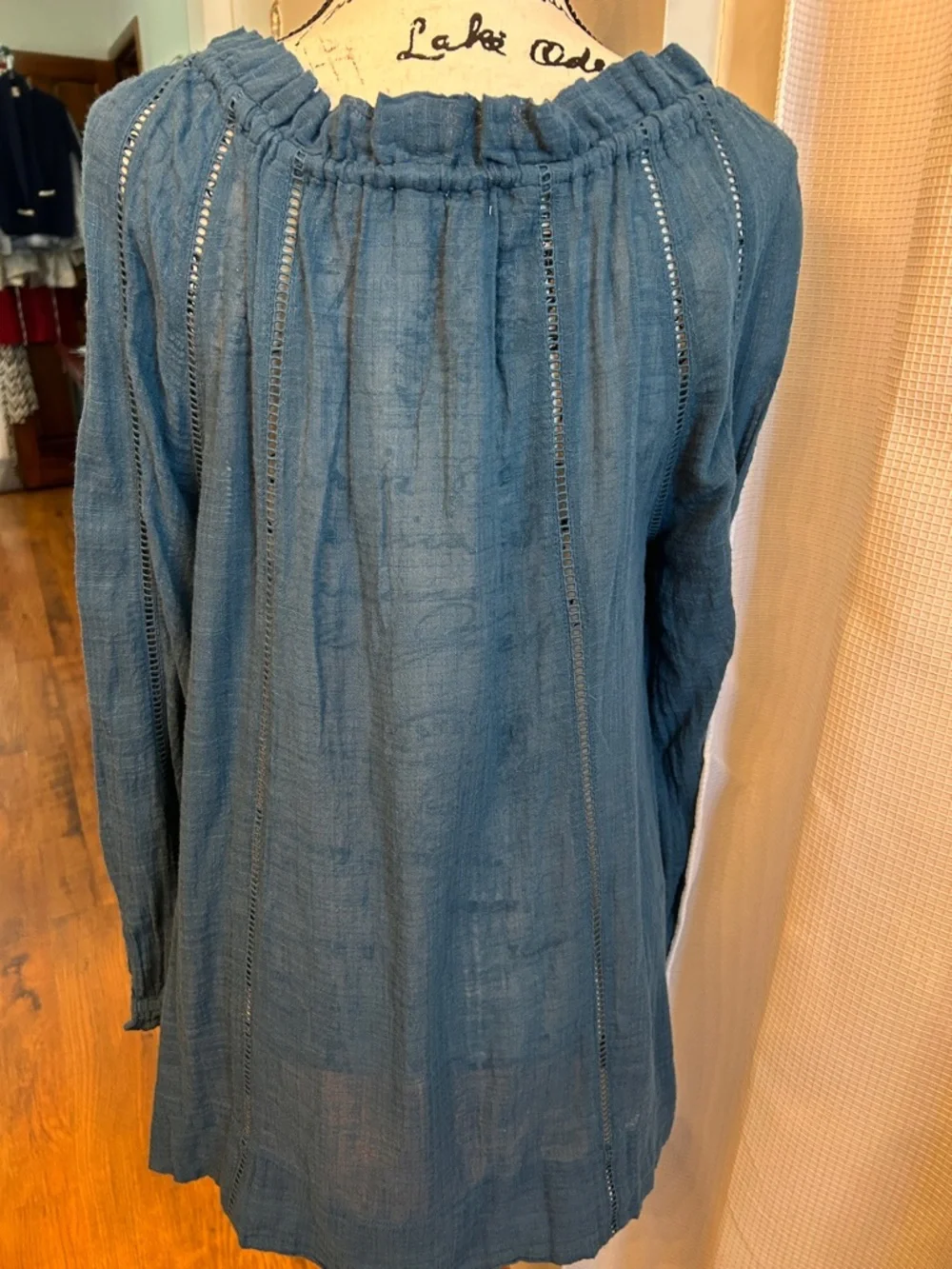 Sundance Teal Tunic Top, Generous Size Medium. - Picture 4 of 6